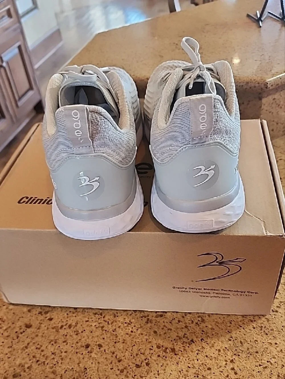 NEW IN BOX MENS SIZE 15W GRAVITY DEFYER VERSOCLOUD XLR8 RUNNING SHOES.